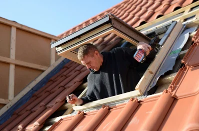 Pose de fenêtres de toit Velux à Wambercourt